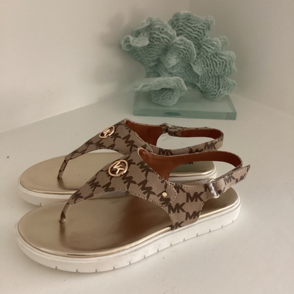 NWT MICHAEL KORS THONG SANDALS SHOES LOGO PLAQUE MONOGRAM BROWN/TAN 6.5 EUR 37 - Picture 12 of 12
